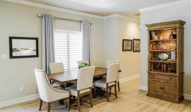 Building Photo - English Townhomes