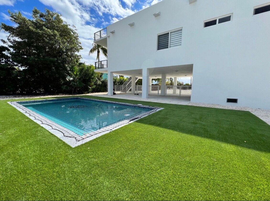 Foto principal - 229 W Seaview Cir