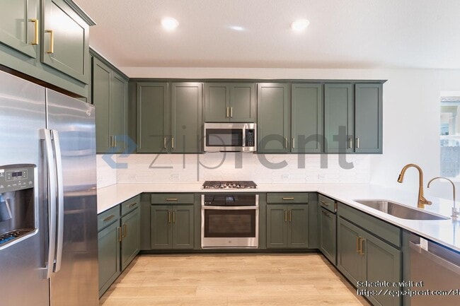 Building Photo - 214 Lake Shore Dr