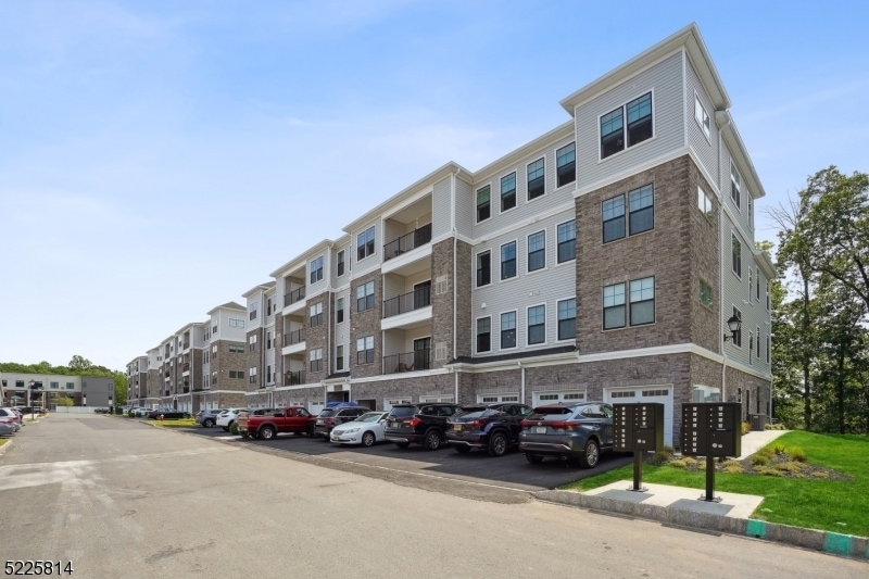 16 Whitney Ave Unit 16, Morris Plains Boro, NJ 07927 Room for Rent in