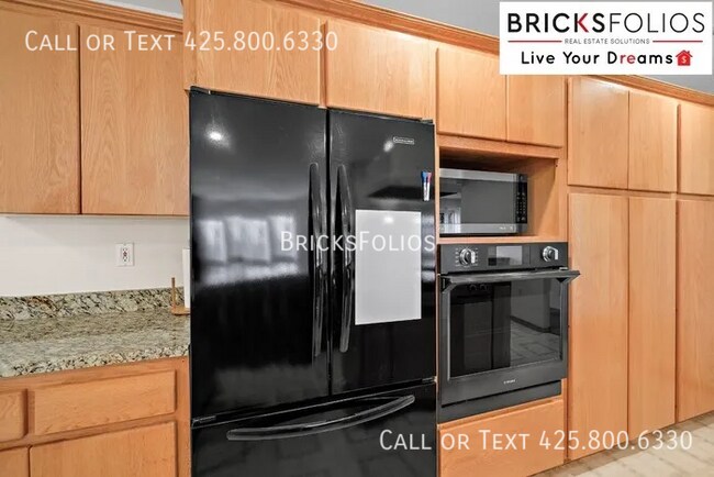 Building Photo - Welcome to Your New Tukwila Haven – Open C...