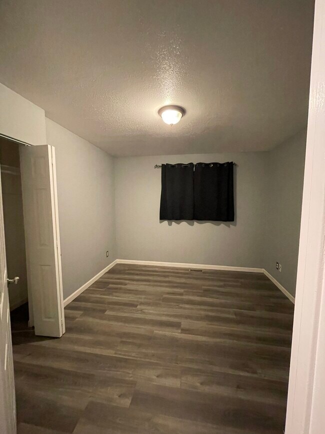 Foto del edificio - 5465 E Porcupine Ave