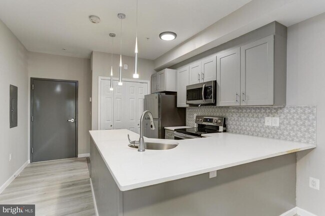 Building Photo - 400 N Highland Ave