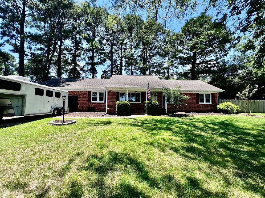 Primary Photo - Brick ranch on half acre lot in Virginia B...