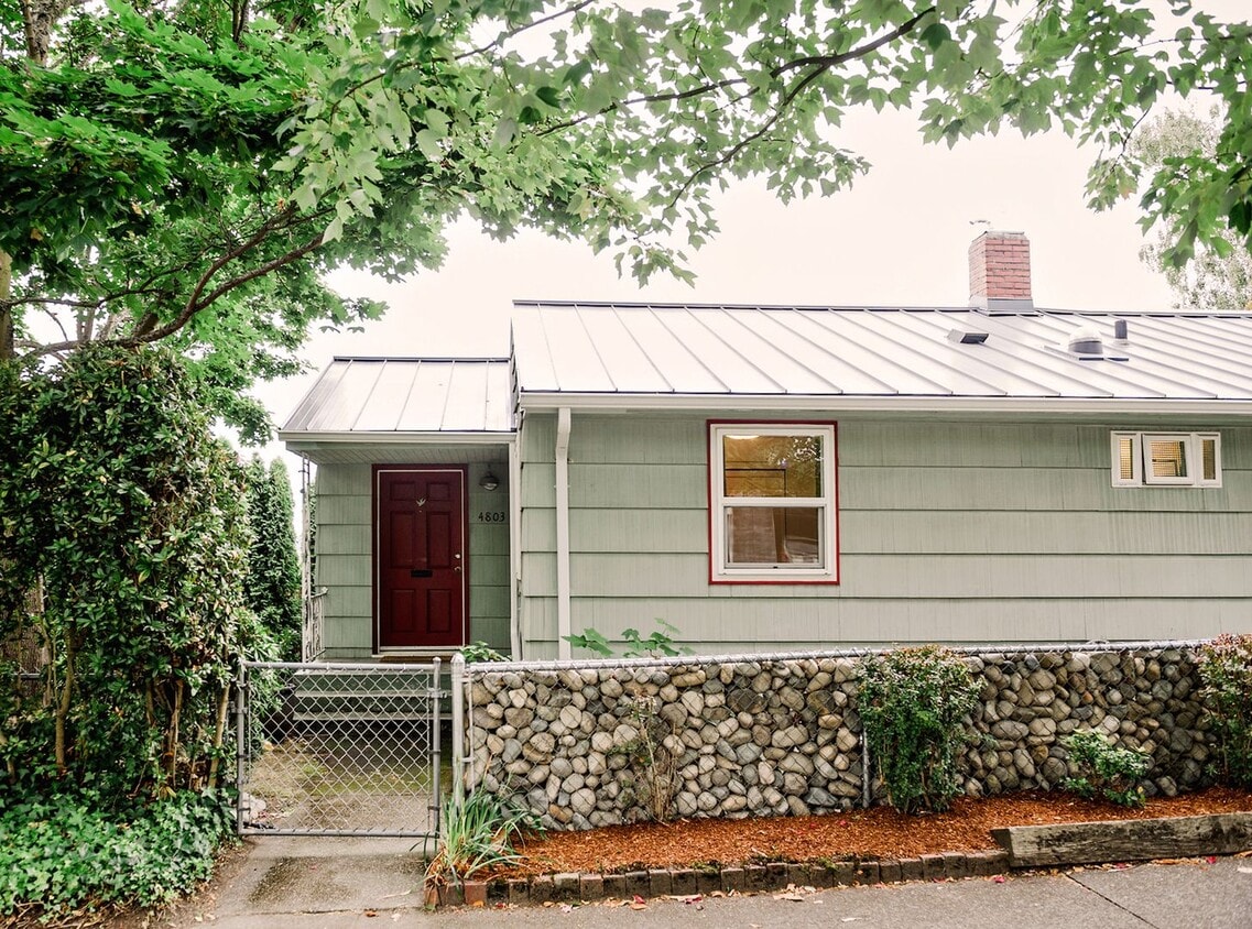 Primary Photo - 3bd/1.75ba Seattle Home