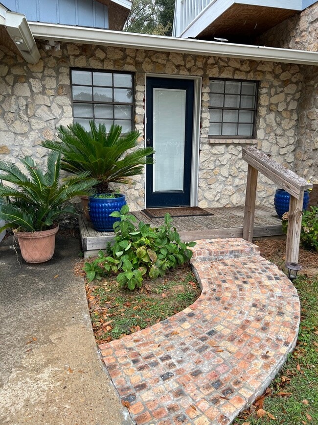 Building Photo - 1212 Tung Hill Dr