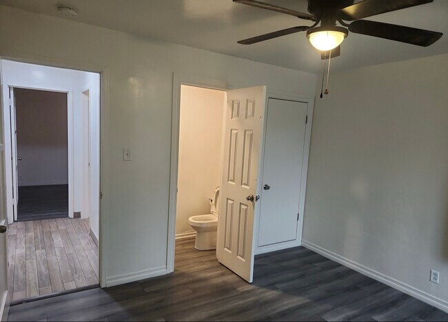 Building Photo - 306 W Sunkist St