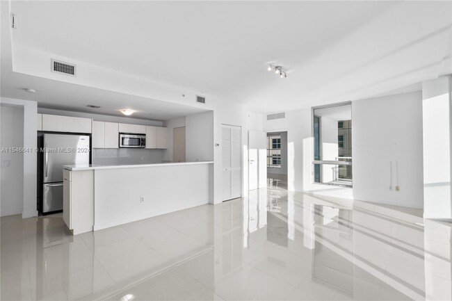 Foto del edificio - 300 S Biscayne Blvd