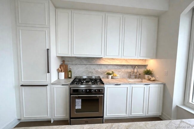 Building Photo - 520 5th Ave