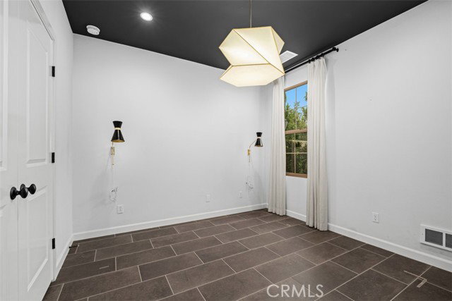 Building Photo - 126 Cleverwind
