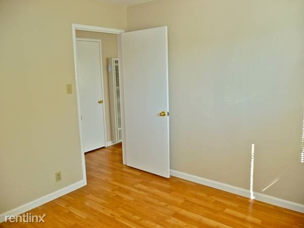 Building Photo - 592 59th St