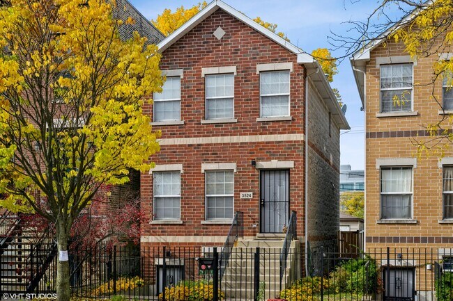 Building Photo - 3524 S Prairie Ave