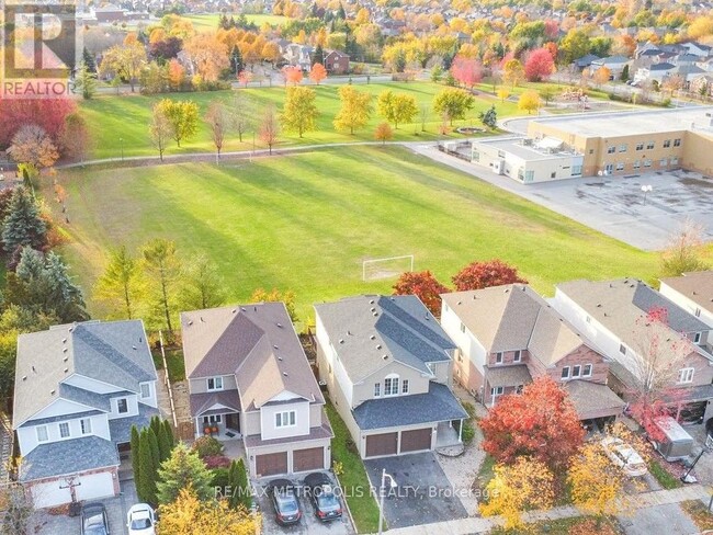 Building Photo - 102 Hibbard Dr