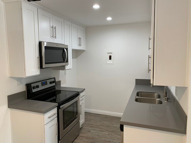 Foto del edificio - 1900 Dufour Ave