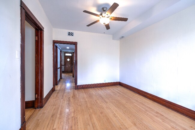 Building Photo - 2321 W 22nd Pl