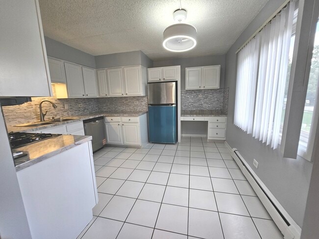 Building Photo - 9840 W 153rd St