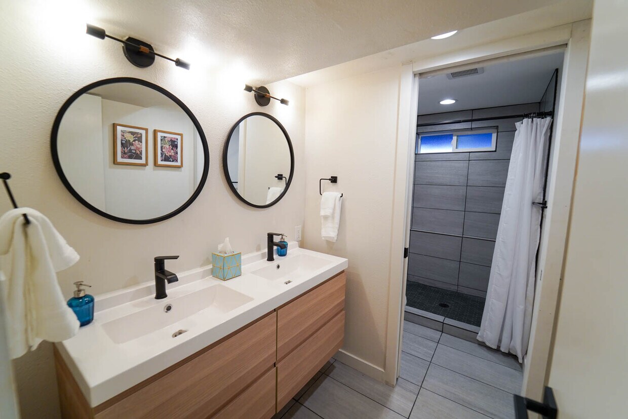 Foto principal - 6324 Galway Dr