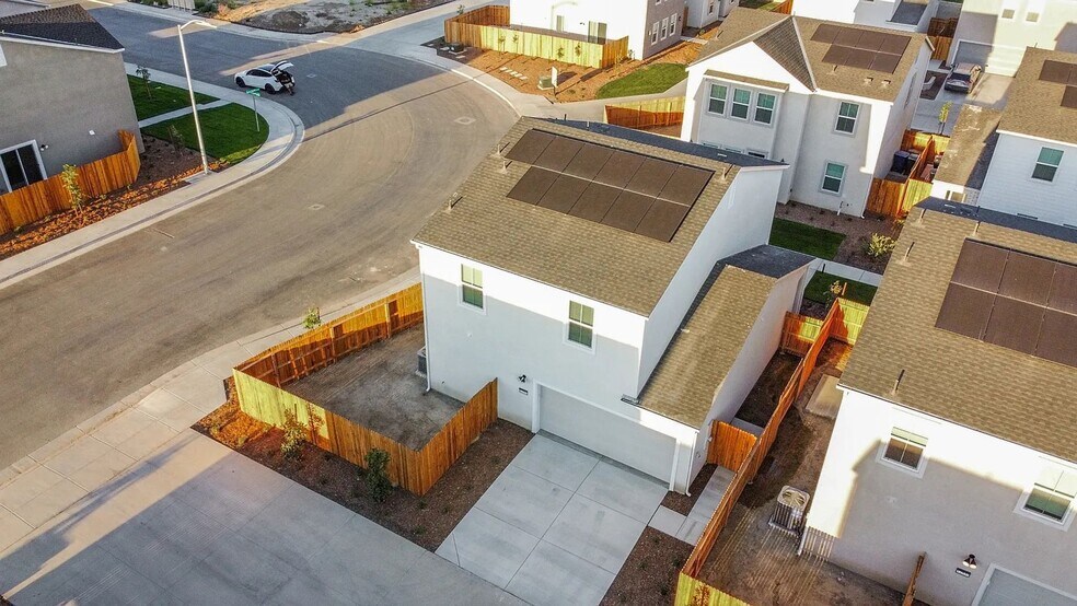 Brand-New 3BD/2.5BA Home in Southwest Bakersfield Modern Finishes, Solar & 2-Car Garage