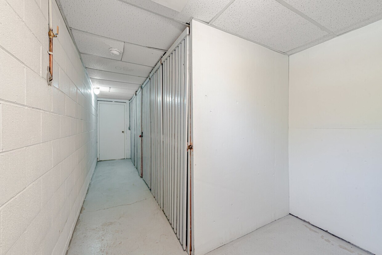 Primary Photo - 100 Brooklane Dr