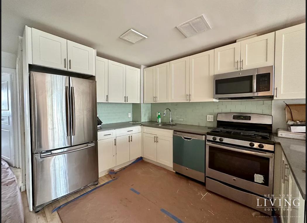 BUSHWICKNO FEE!NEWLY RENOVDUPLEXPRIVAT... Townhome Rentals in