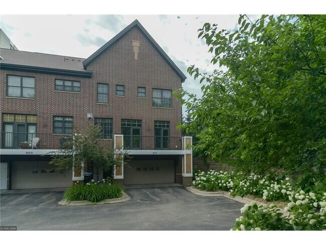 Building Photo - 801 Thornton St SE