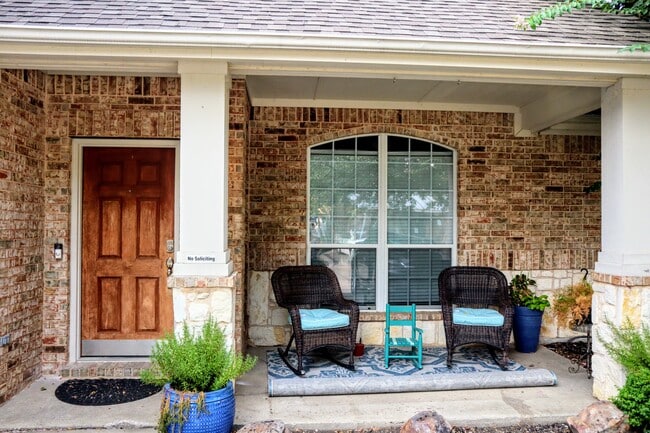 Building Photo - 8500 Twin Oaks Dr