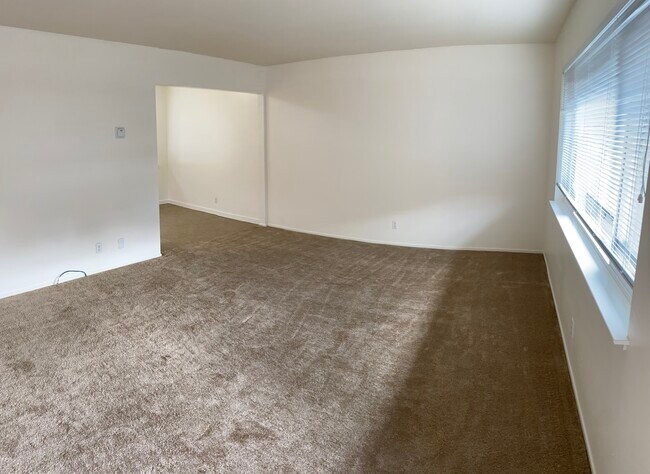 Building Photo - 372 Caprino Way