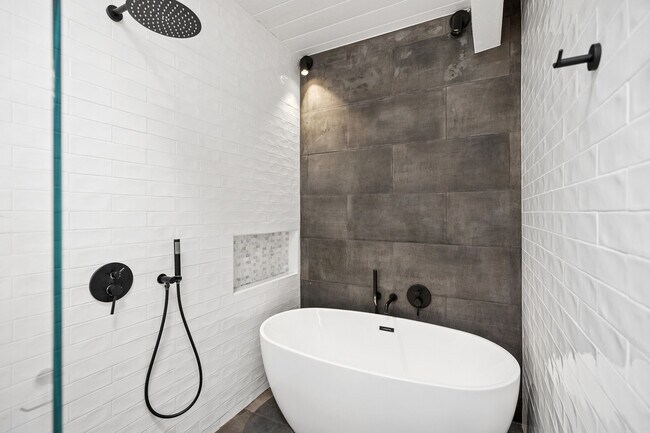 Foto del edificio - 31888 Hillside Ln