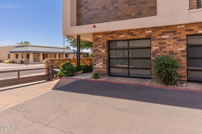 Foto del edificio - 6990 E 6th St