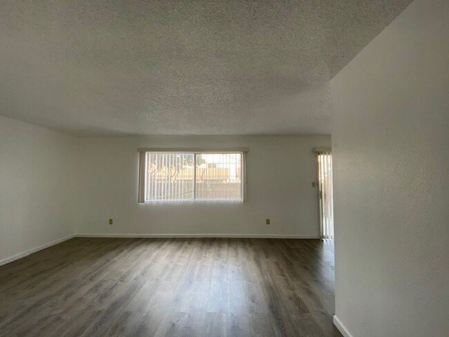 Foto del edificio - Completely Remodeled Colton Condo in Gated...