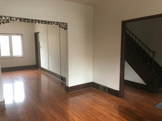Foto del edificio - Troy Hill - LARGE 2 BR Single Family House...