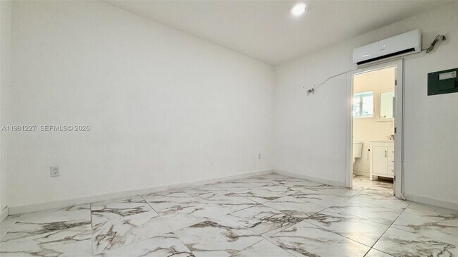 Foto del edificio - 12435 SW 42nd St