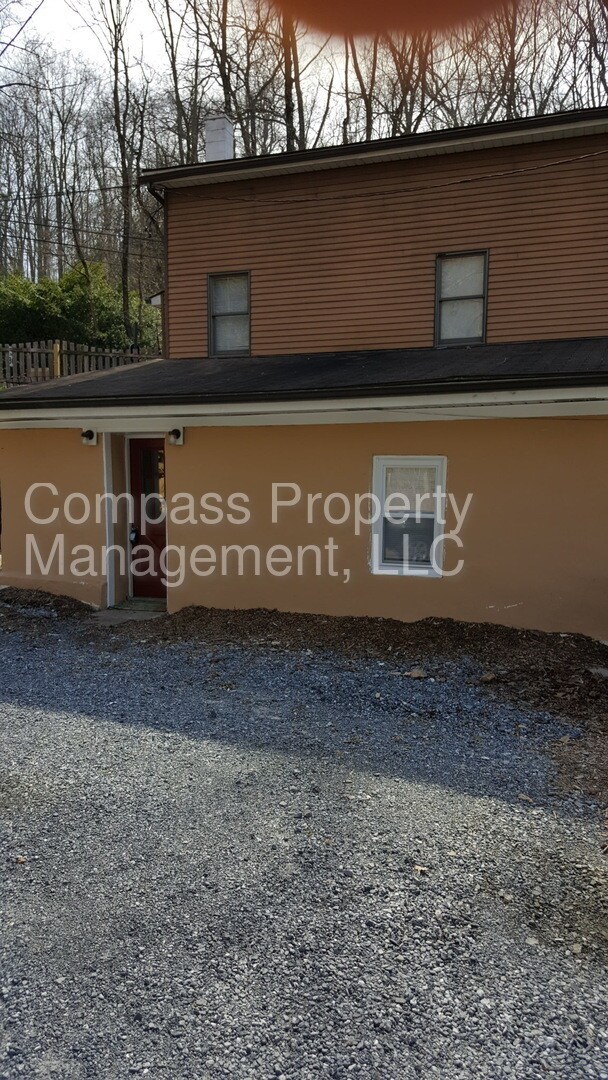 Building Photo - $795 - 2 Bed, 1 Bath - Downingtown