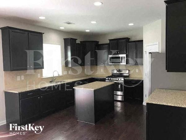 Building Photo - 10729 Sapphire Trail