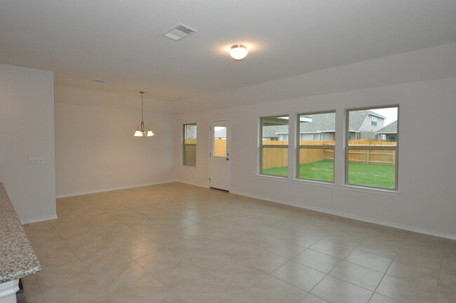 Foto del edificio - Spacious Newer Home For Lease In Canterra ...