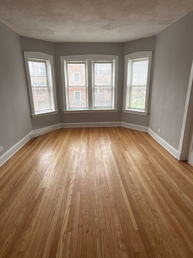 Foto del edificio - SPACIOUS 2 BEDROOM APARTMENTS FOR $1,650.00