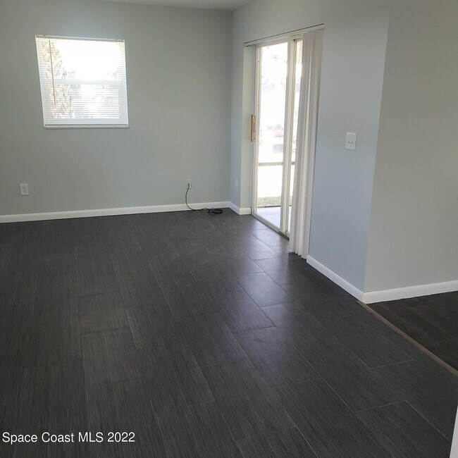 Building Photo - 990 Butia St