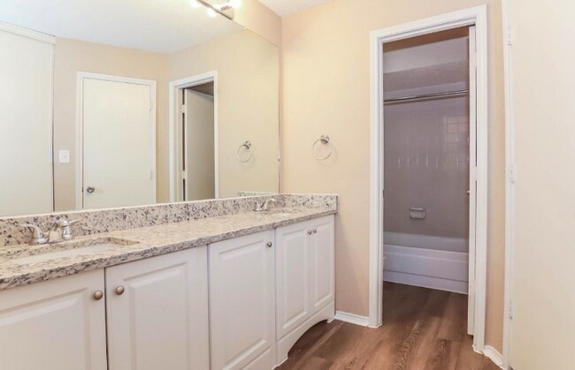 Foto del edificio - 4246 Hathaway Dr