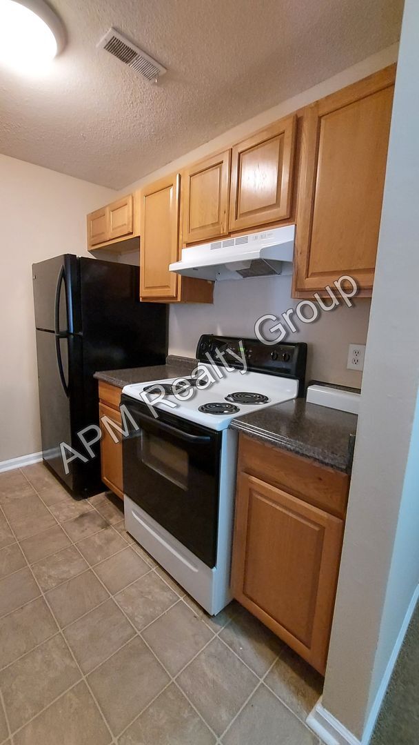 Building Photo - 117 Country Town Dr