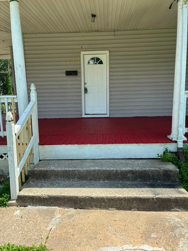 Building Photo - 2207 Chelsea Terrace