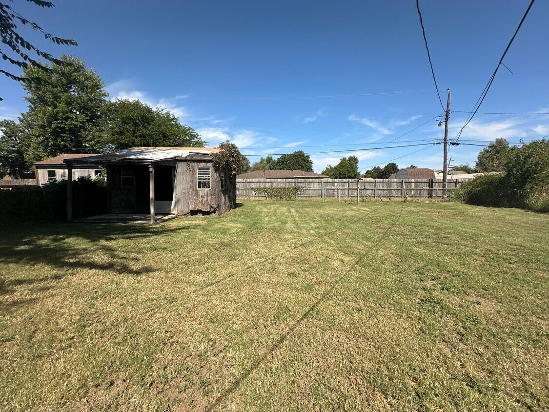 Building Photo - 109 Pine Ave