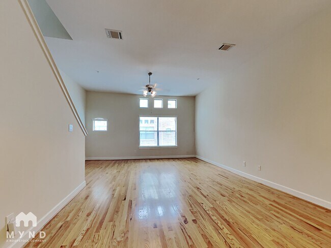 Building Photo - 648 Westcross St