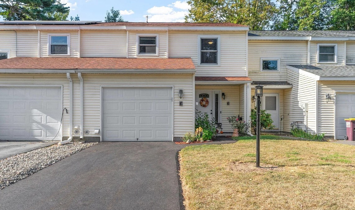 Foto principal - 6 Heartwood Ct