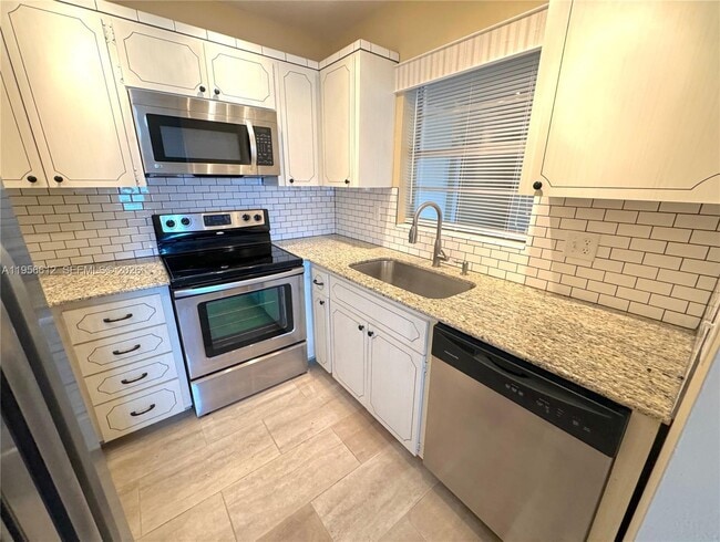 Foto del edificio - 2800 NE 28th St