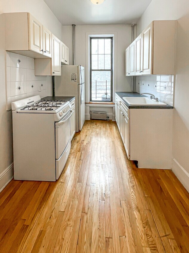 439 9th St - Kitchen - 439 9th St
