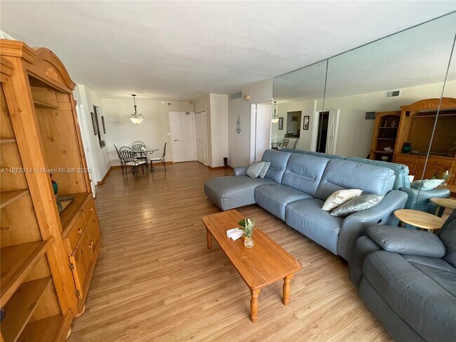 Building Photo - 5161 Collins Ave