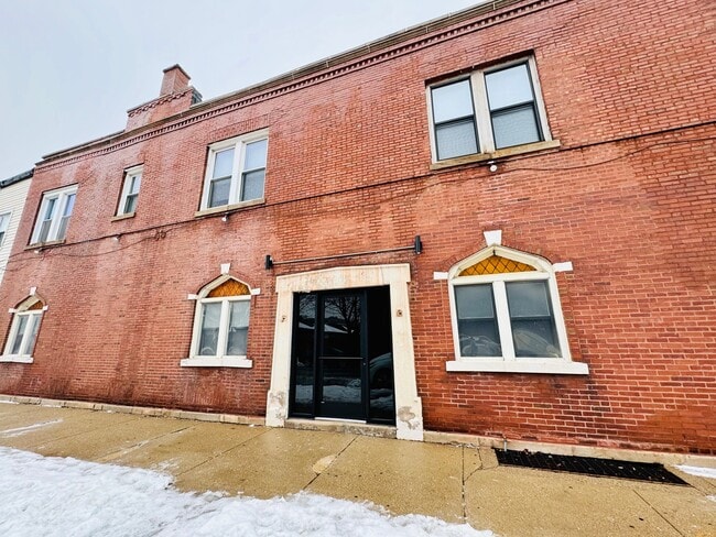 Building Photo - 3756 S Paulina St