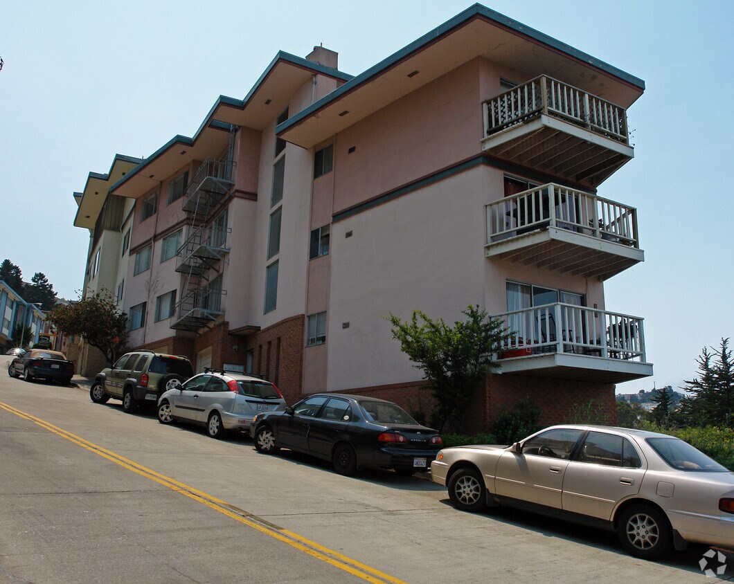 Primary Photo - 485 Warren Dr