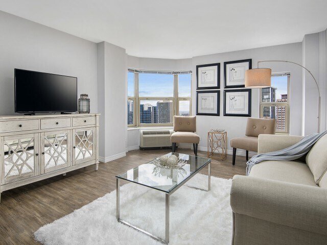 Foto principal - 814 N State St