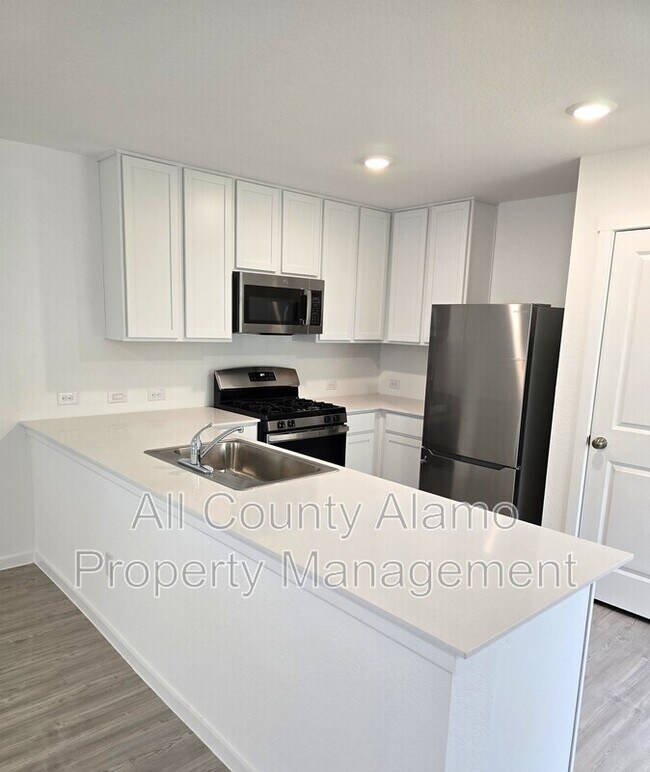 Building Photo - 14831 Onyx Pl